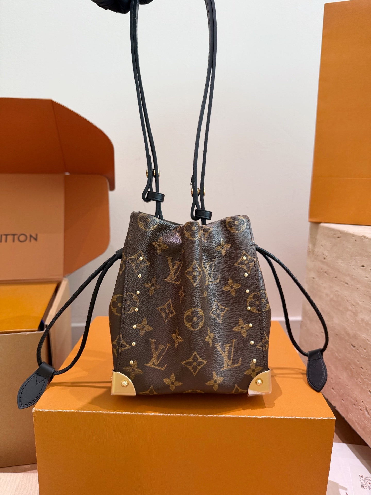 Louis Vuitton LV Bucket Bag Monogram Canvas